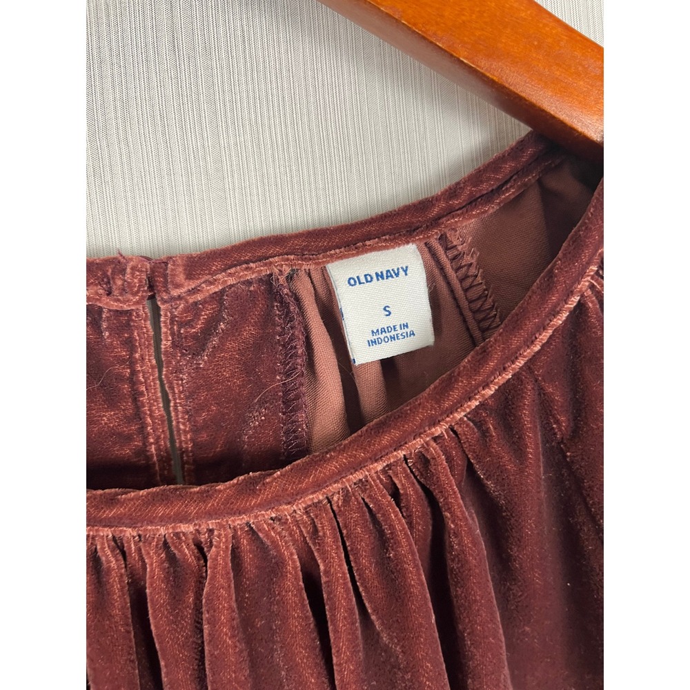 Old Navy Velvet Blouse Womens S Burgundy Shirred Short Sleeve Gothic Chic - Picture 5 of 10